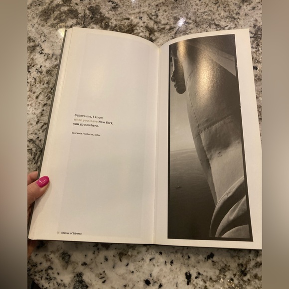 New York Vertical Book - Picture 6 of 6